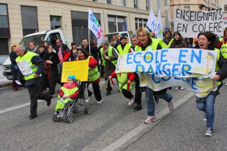 Manifestation à Marseille contre la reforme de l'éducation